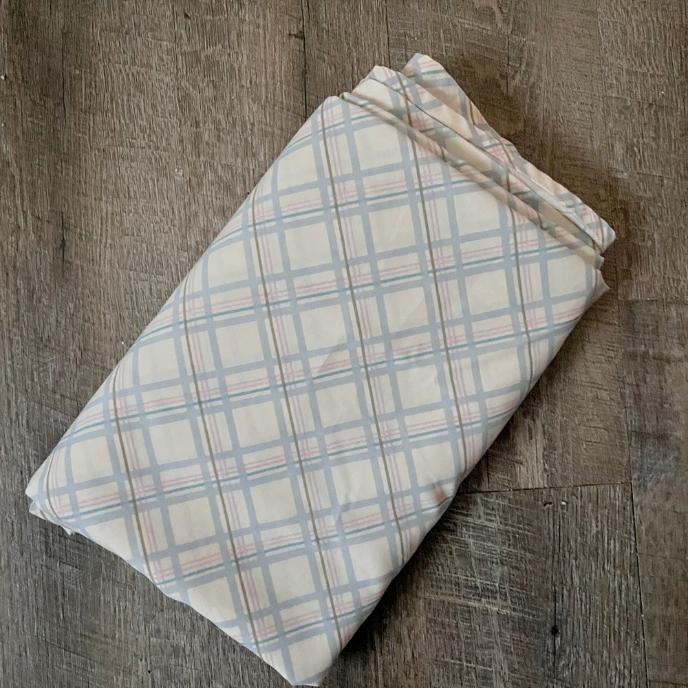 Vintage Queen‎ size Flat Sheet in plaid